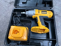 Dewalt dw936 cirkelzaag + dw059 slagmoersleutel - afbeelding 4 van  6