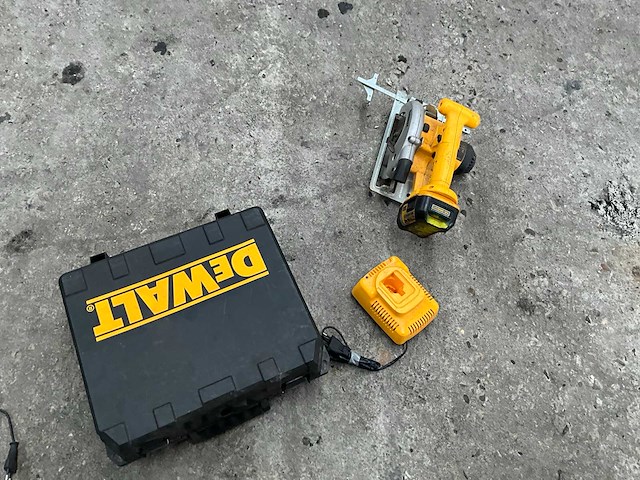 Dewalt dw936 cirkelzaag + dw059 slagmoersleutel - afbeelding 6 van  6