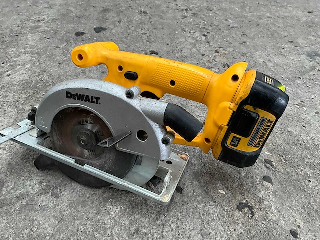 Dewalt dw936 cirkelzaag + dw059 slagmoersleutel - afbeelding 2 van  6
