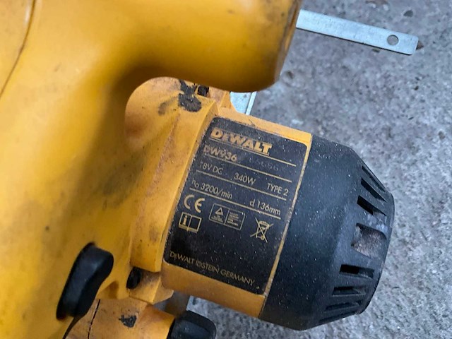 Dewalt dw936 cirkelzaag + dw059 slagmoersleutel - afbeelding 3 van  6