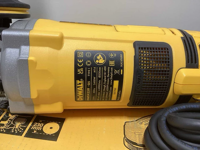 Dewalt dwe 4559 grote haakse slijper - 2400w - 230mm - afbeelding 7 van  9