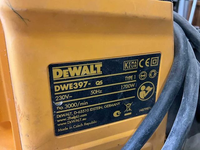 Dewalt dwe397 alligatorzaag - afbeelding 1 van  3