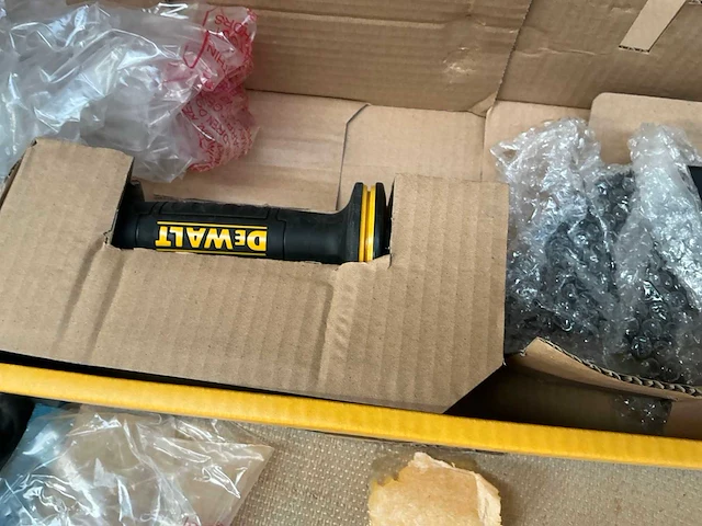 Dewalt dwe4579 haakse slijper - afbeelding 5 van  6