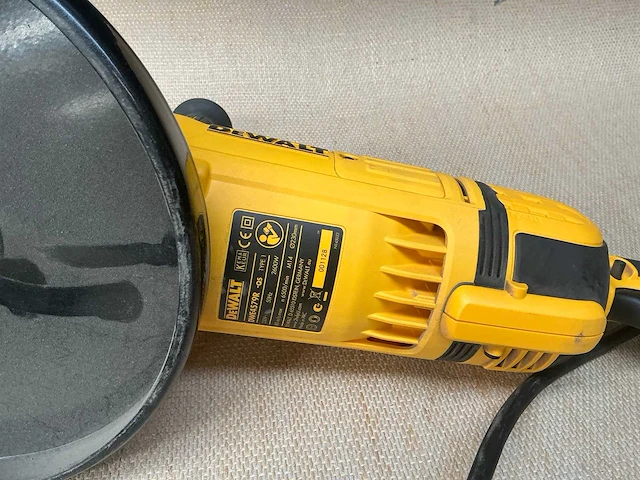 Dewalt dwe4579 haakse slijper - afbeelding 4 van  4
