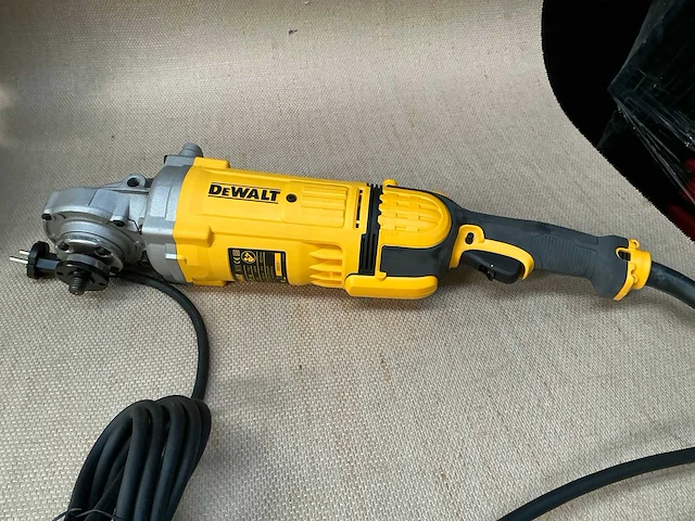 Dewalt dwe4579 haakse slijper - afbeelding 3 van  6