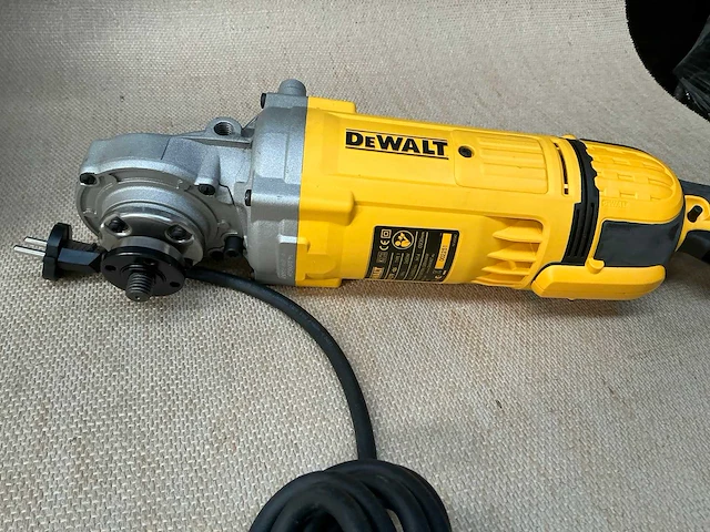 Dewalt dwe4579 haakse slijper - afbeelding 4 van  6