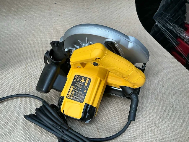 Dewalt dwe560 afkortzaag - afbeelding 3 van  5