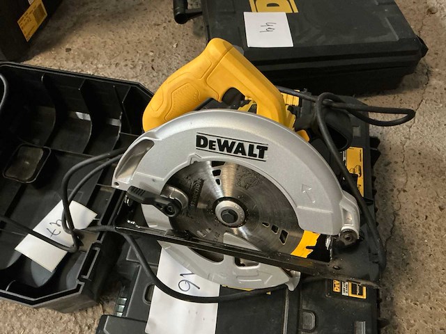 Dewalt dwe560 invalzaag - afbeelding 1 van  4