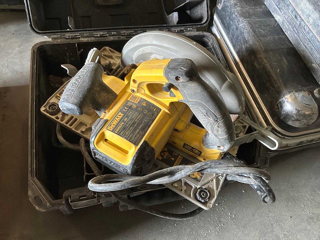 Dewalt dwe576 afkortzaag - afbeelding 1 van  4