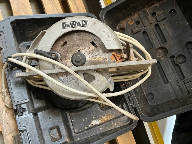Dewalt dwe576 cirkelzaagmachine - afbeelding 5 van  8