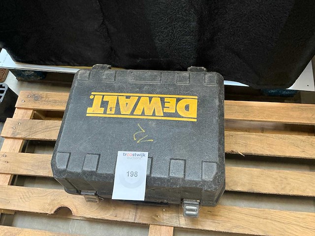 Dewalt dwe576 cirkelzaagmachine - afbeelding 6 van  8