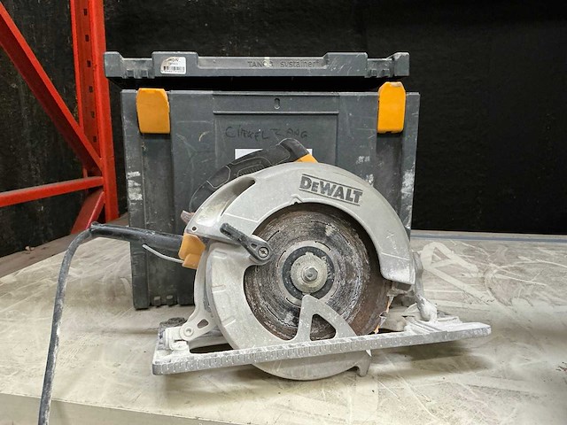 Dewalt dwe576 cirkelzaagmachine - afbeelding 1 van  5