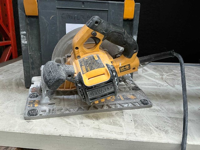 Dewalt dwe576 cirkelzaagmachine - afbeelding 2 van  5