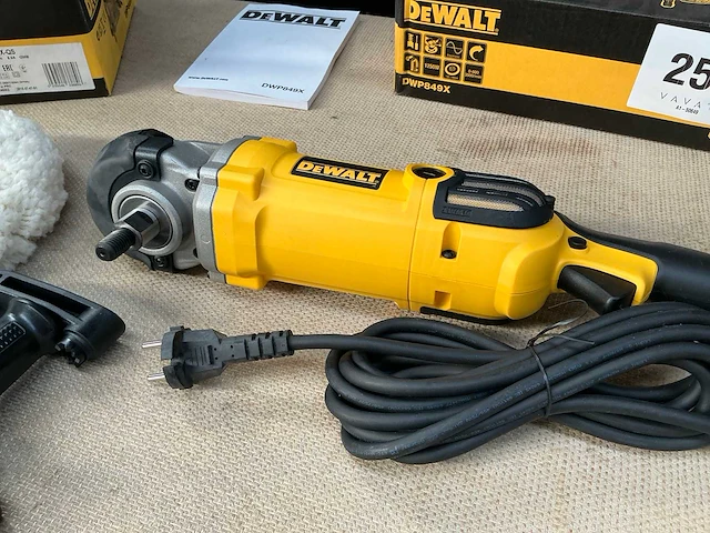 Dewalt dwp849x haakse polijstmachine - afbeelding 2 van  8