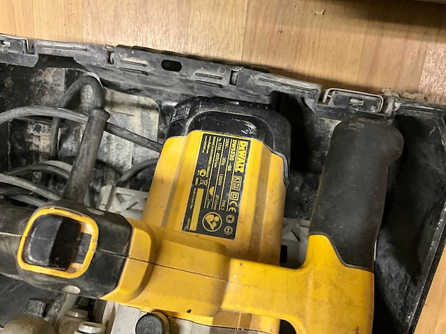 Dewalt dws520 invalzaag - afbeelding 3 van  4
