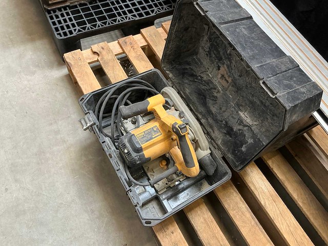 Dewalt dws520 invalzaag - afbeelding 1 van  6