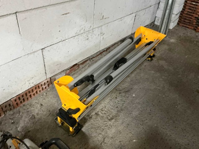 Dewalt dws774 afkortzaag - afbeelding 6 van  8