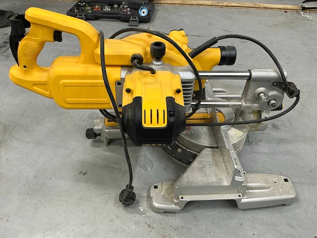 Dewalt dws774-qs afkortcirkelzaagmachine - afbeelding 2 van  4