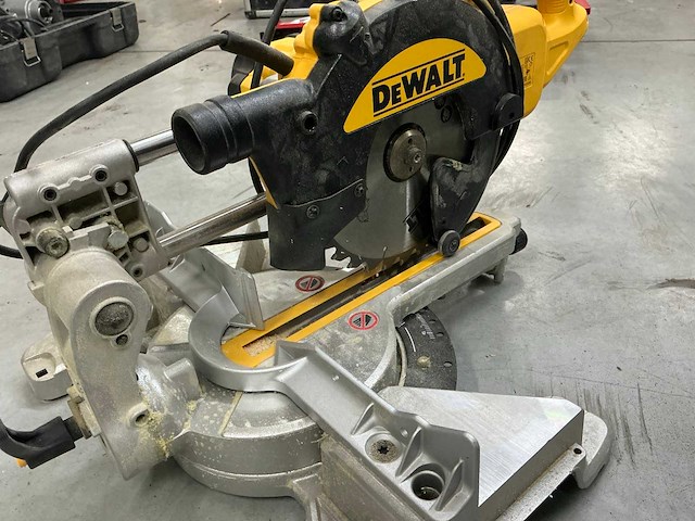 Dewalt dws774-qs afkortcirkelzaagmachine - afbeelding 3 van  4