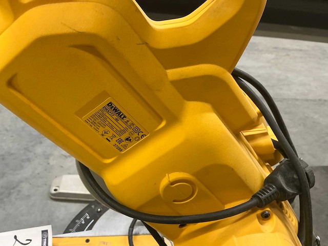 Dewalt dws777-qs afkort/verstekzaag - afbeelding 2 van  4
