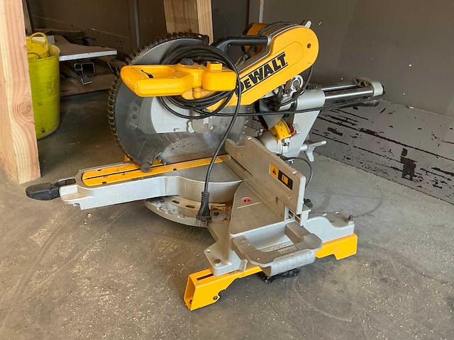 Dewalt dws780 12 afkortzaag - afbeelding 1 van  6
