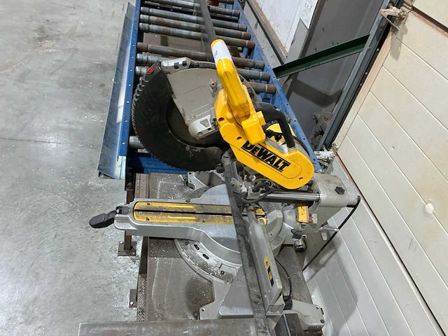 Dewalt dws780 afkortcirkelzaagmachine - afbeelding 2 van  3