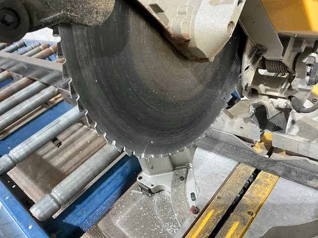 Dewalt dws780 afkortcirkelzaagmachine - afbeelding 3 van  3