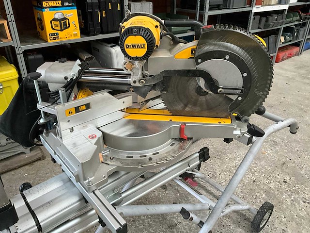 Dewalt dws780 afkort/verstekzaag - afbeelding 2 van  8