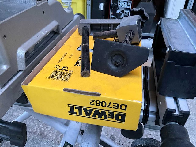 Dewalt dws780 afkort/verstekzaag - afbeelding 7 van  8