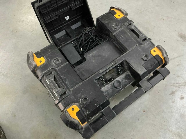 Dewalt dwst1-81078-qw acculader - afbeelding 2 van  3