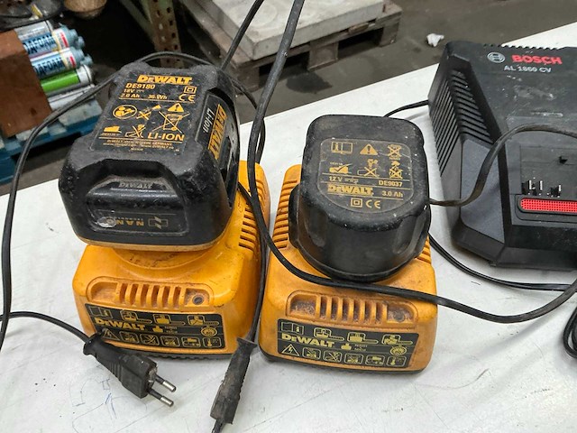 Dewalt en bosch diverse acculaders (4x) - afbeelding 2 van  4