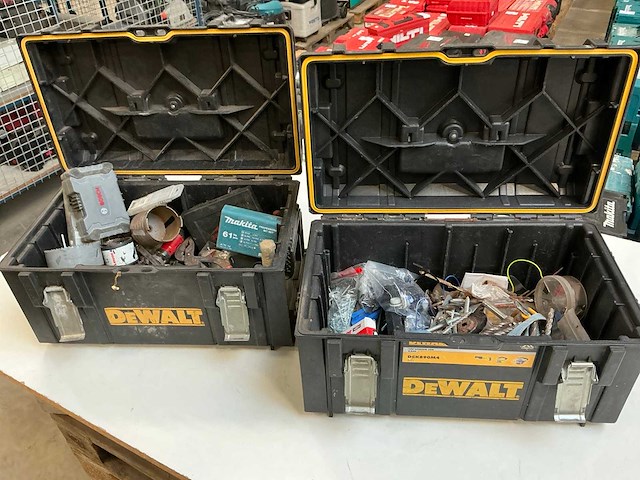 Dewalt gereedschapskoffer met inhoud (2x) - afbeelding 1 van  14