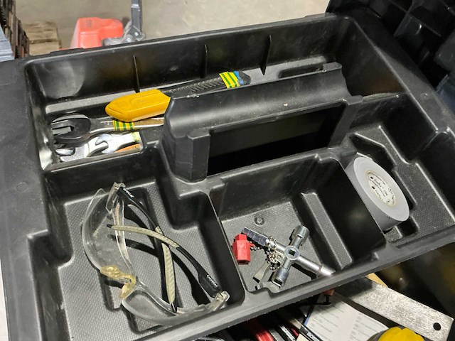 Dewalt gereedschapskoffer met inhoud (3x) - afbeelding 4 van  8