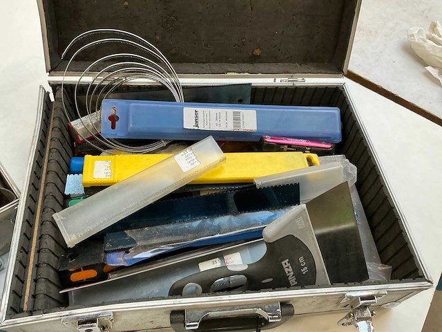 Dewalt gereedschapskoffer met inhoud (4x) - afbeelding 9 van  10