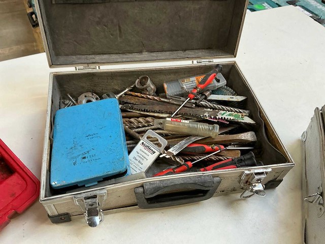 Dewalt gereedschapskoffer met inhoud (4x) - afbeelding 10 van  10