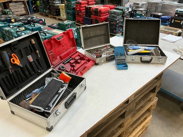 Dewalt gereedschapskoffer met inhoud (4x) - afbeelding 1 van  10