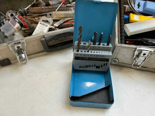 Dewalt gereedschapskoffer met inhoud (4x) - afbeelding 8 van  10