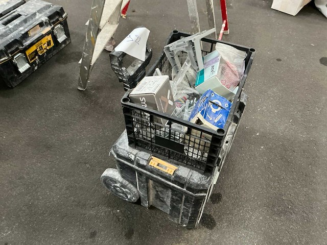 Dewalt gereedschapskoffer - afbeelding 1 van  2