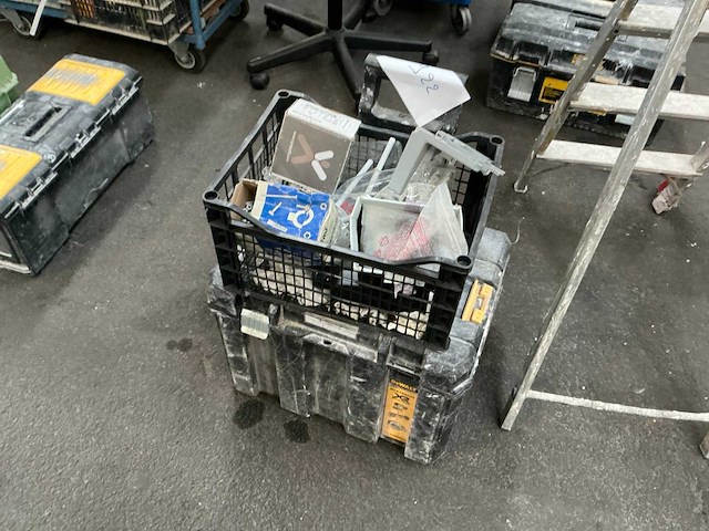 Dewalt gereedschapskoffer - afbeelding 1 van  4