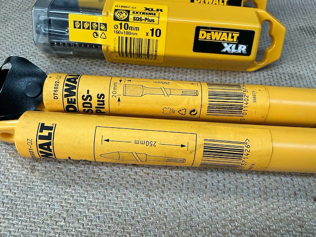 Dewalt gereedschapstas met betonboren - afbeelding 5 van  5