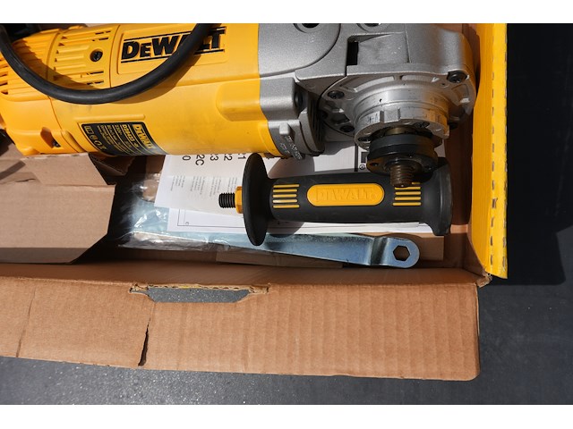 Dewalt haakse slijper d28423 qs - afbeelding 2 van  9