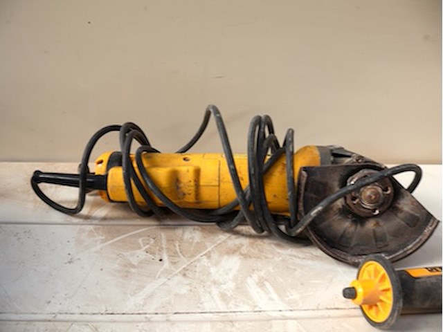 Dewalt haakse slijper - afbeelding 2 van  4