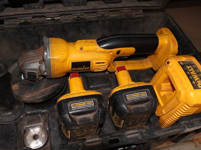 Dewalt haakse slijper - afbeelding 1 van  4