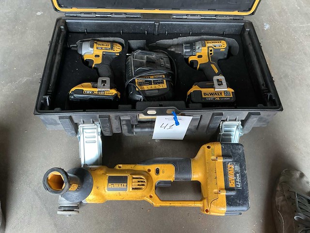 Dewalt haakse slijpmachine + slagmoermachine + schoefmachine (3x) - afbeelding 1 van  8