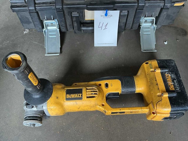 Dewalt haakse slijpmachine + slagmoermachine + schoefmachine (3x) - afbeelding 2 van  8