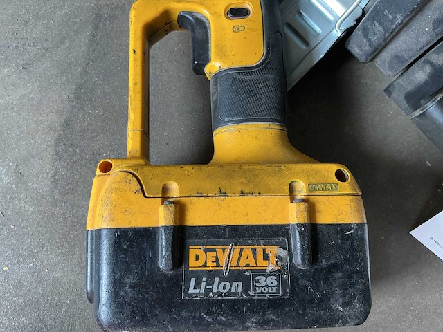 Dewalt haakse slijpmachine + slagmoermachine + schoefmachine (3x) - afbeelding 4 van  8