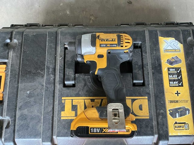 Dewalt haakse slijpmachine + slagmoermachine + schoefmachine (3x) - afbeelding 7 van  8