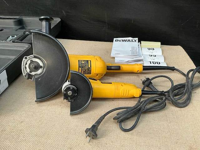 Dewalt haakse slijpmachine - afbeelding 1 van  8