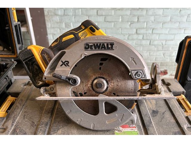 Dewalt handcirkelzaag + haakse slijper - afbeelding 5 van  12