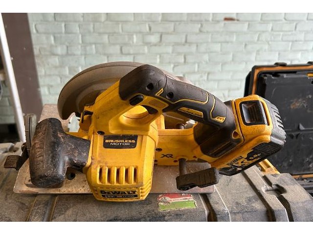 Dewalt handcirkelzaag + haakse slijper - afbeelding 6 van  12
